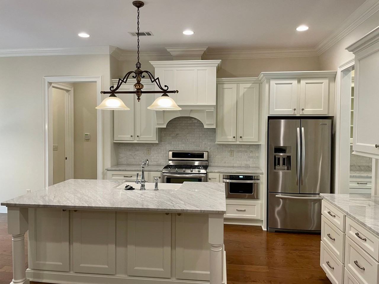 1007 Idyllwild Dr - Photo 2 of 26