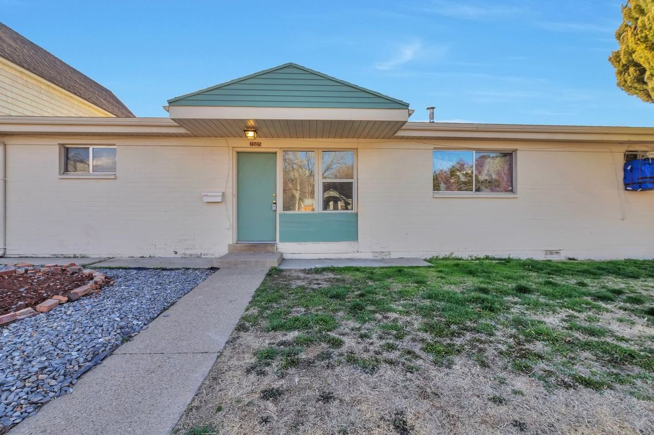 Unique Tri-Plex - Photo 2 of 15