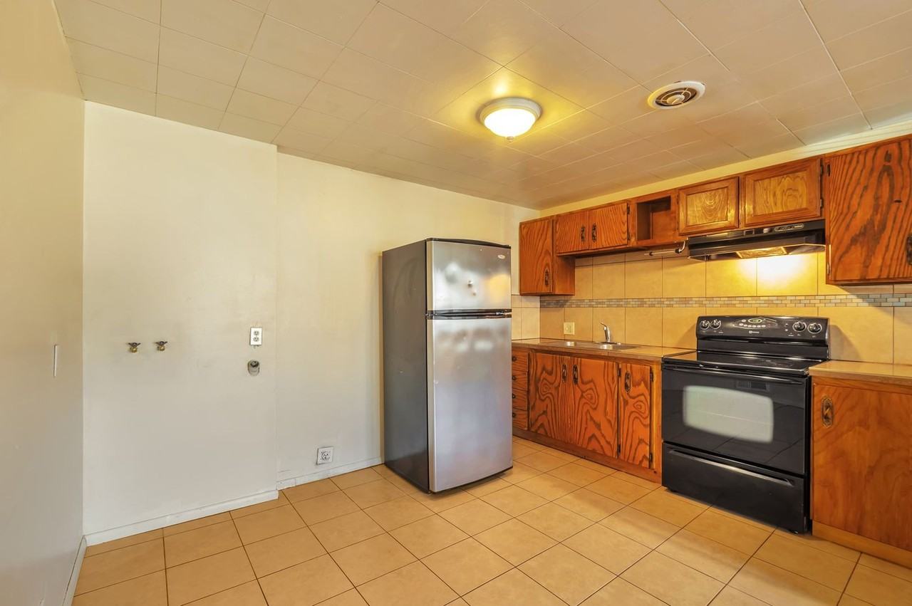 Unique Tri-Plex - Photo 3 of 15