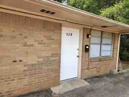 featured image of 900 Hackberry St