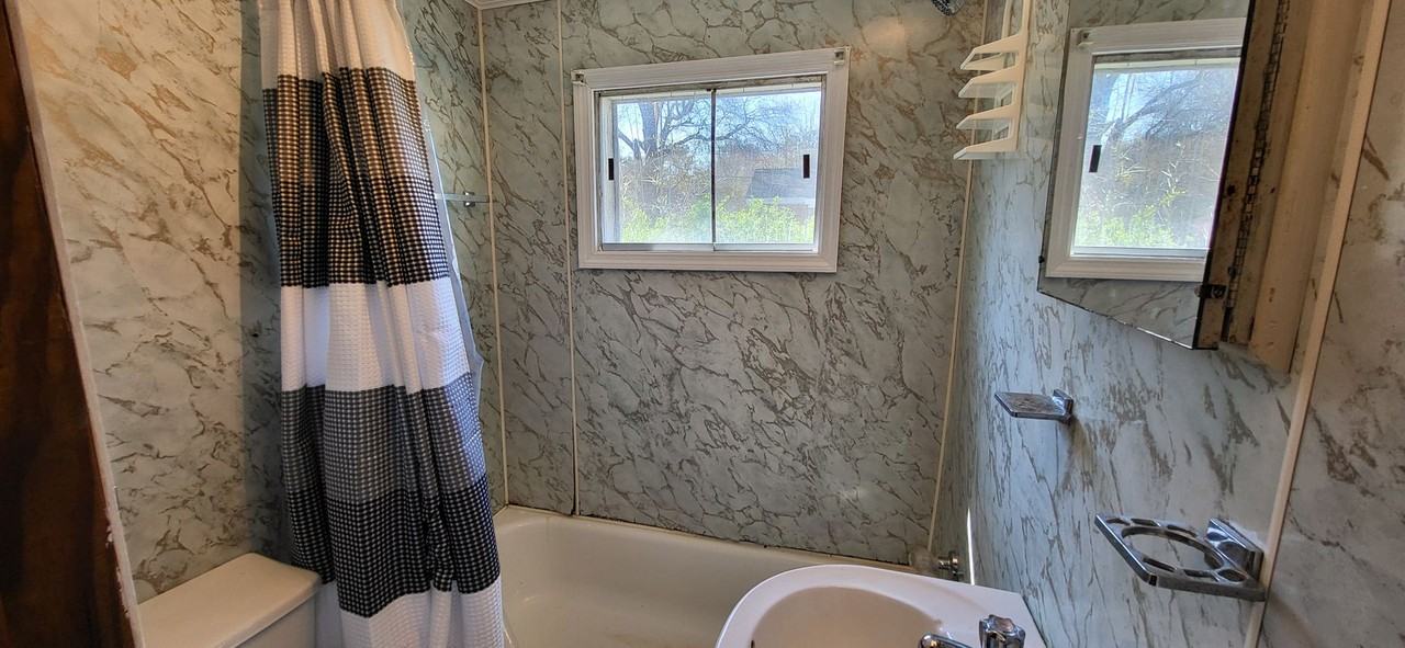 409 N Alford Rd - Photo 3 of 7