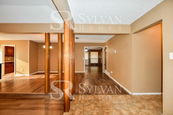 2509 Glenoaks Ct - Photo 2 of 15