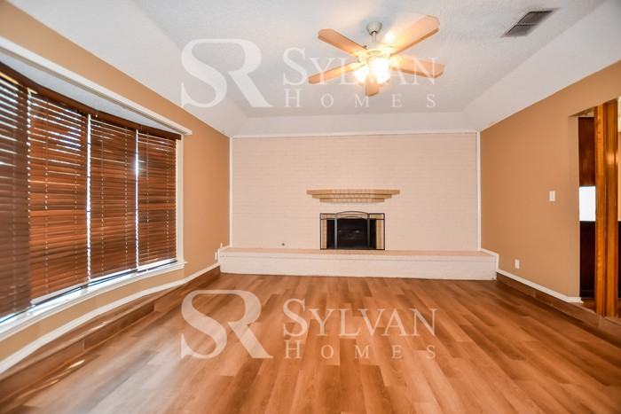 2509 Glenoaks Ct - Photo 3 of 15