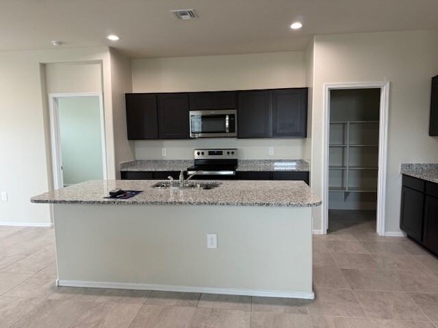 18660 W Desert Hollow Dr - Photo 3 of 20