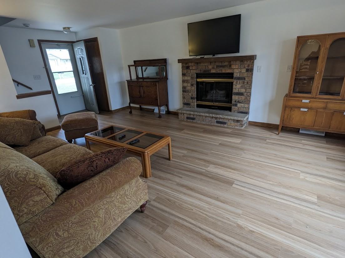 2043 Hilltop Dr - Photo 3 of 18