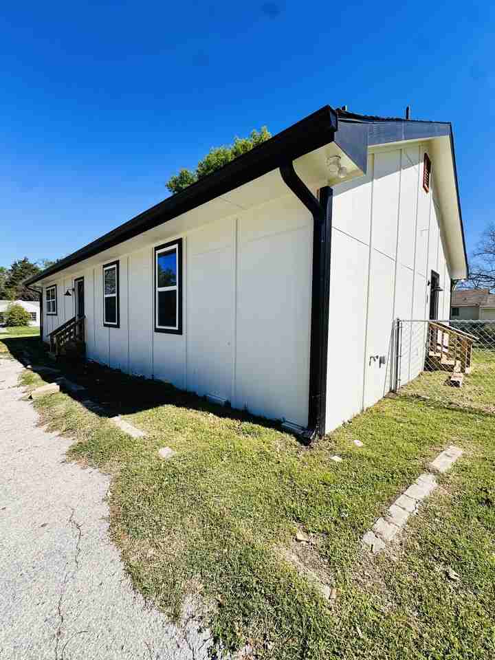 2115 W 2nd Ave #NA - Photo 3 of 12