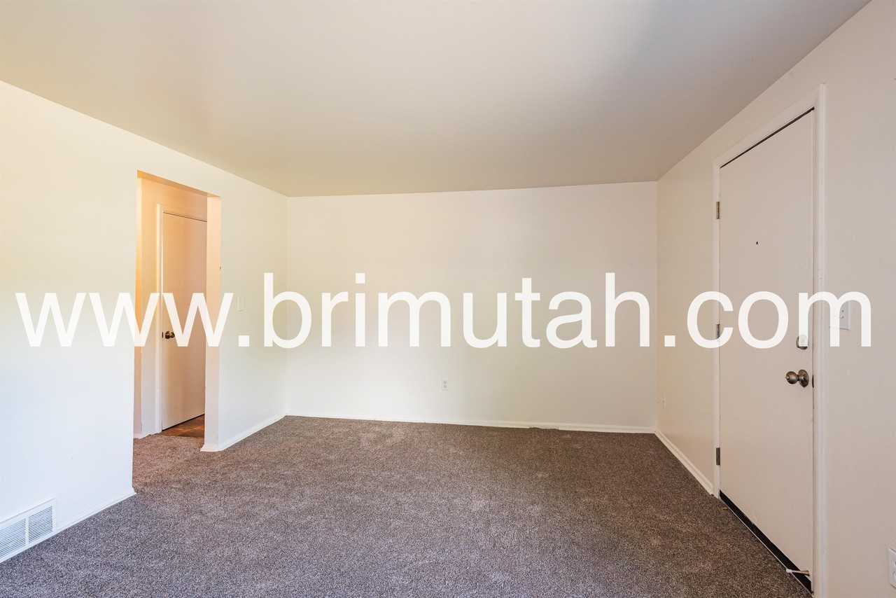 410 E Welby Ave #410 - Photo 3 of 19