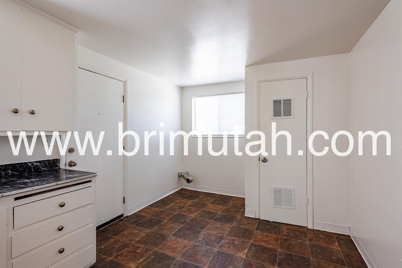 410 E Welby Ave #410 - Photo 6 of 19