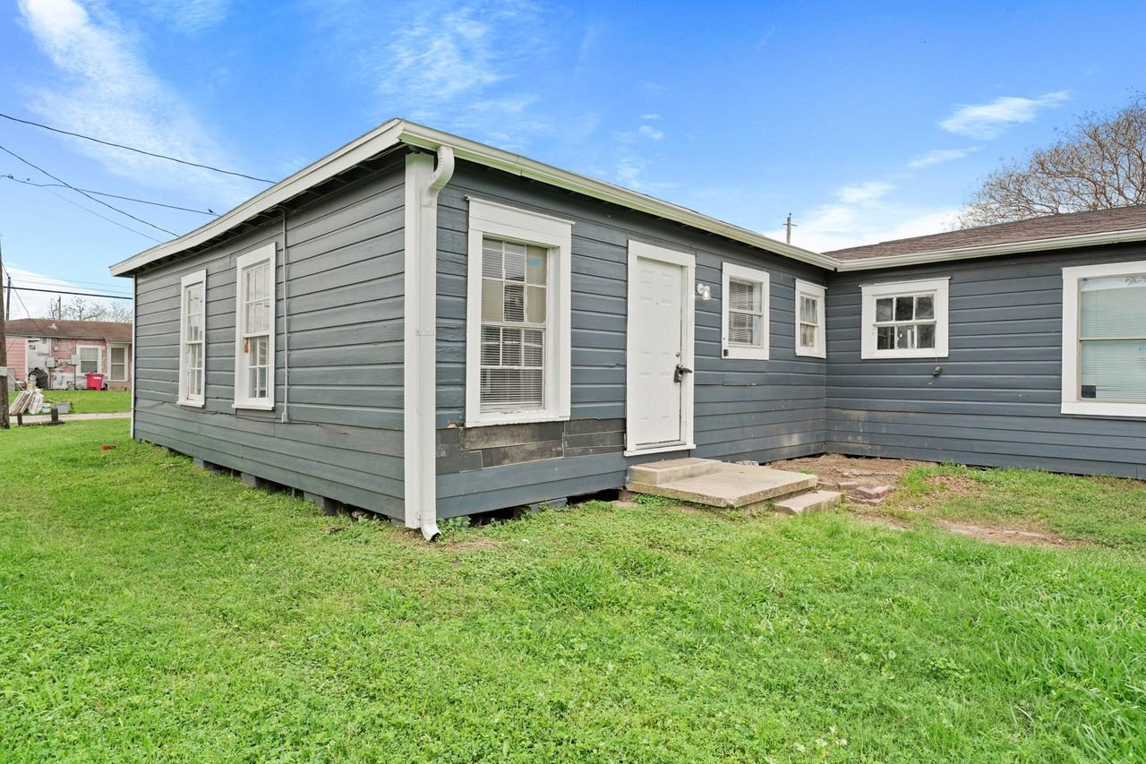 1721 W 5th St #1721 - Photo 2 of 11