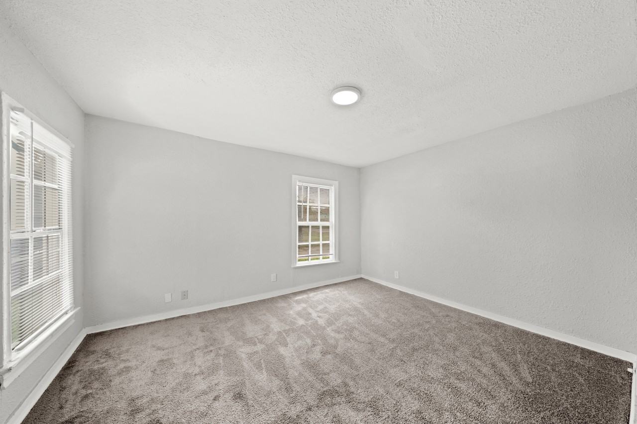 1721 W 5th St #1721 - Photo 3 of 11