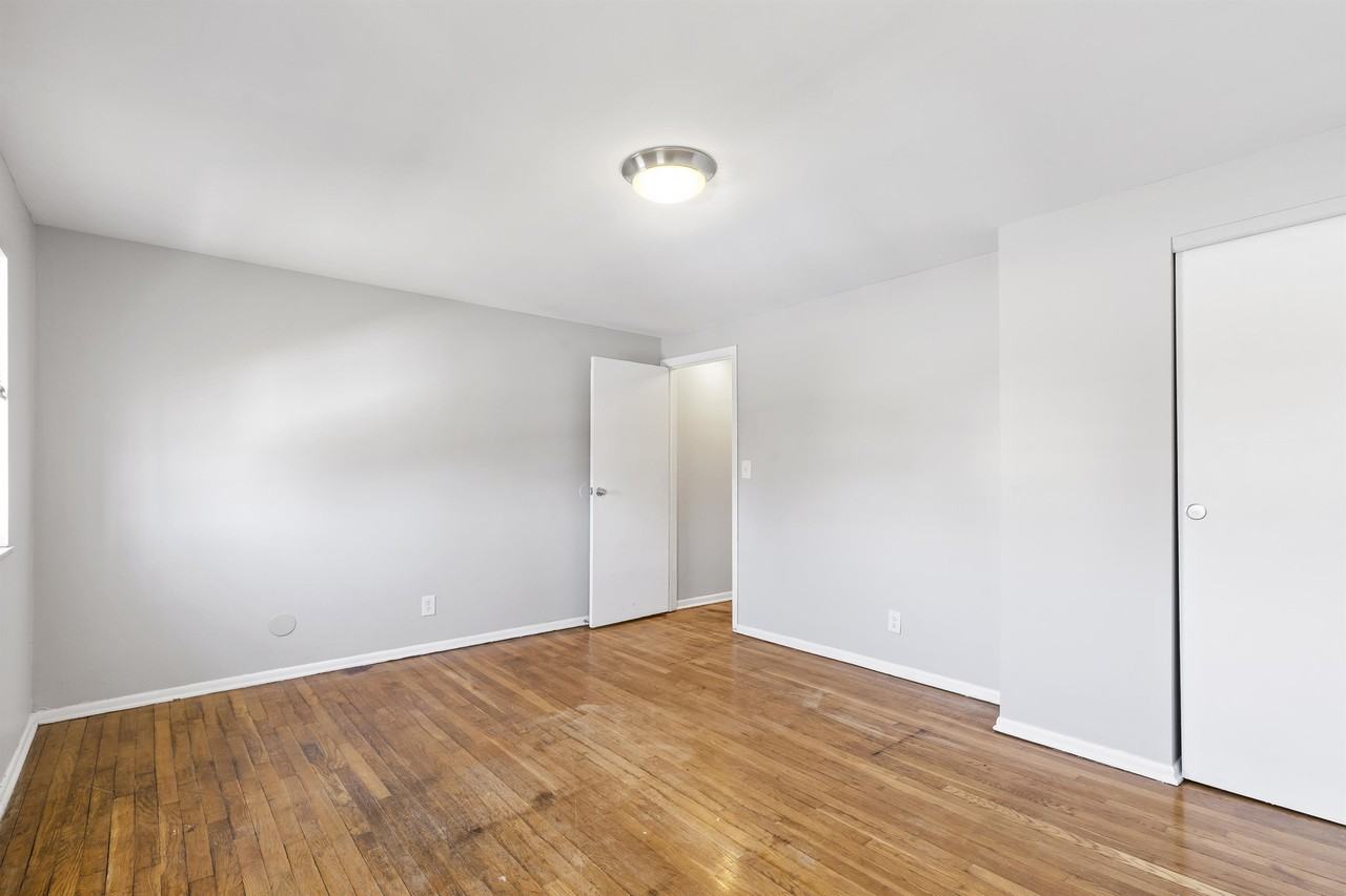 Oakland Park Ct #1881D - Photo 2 of 10