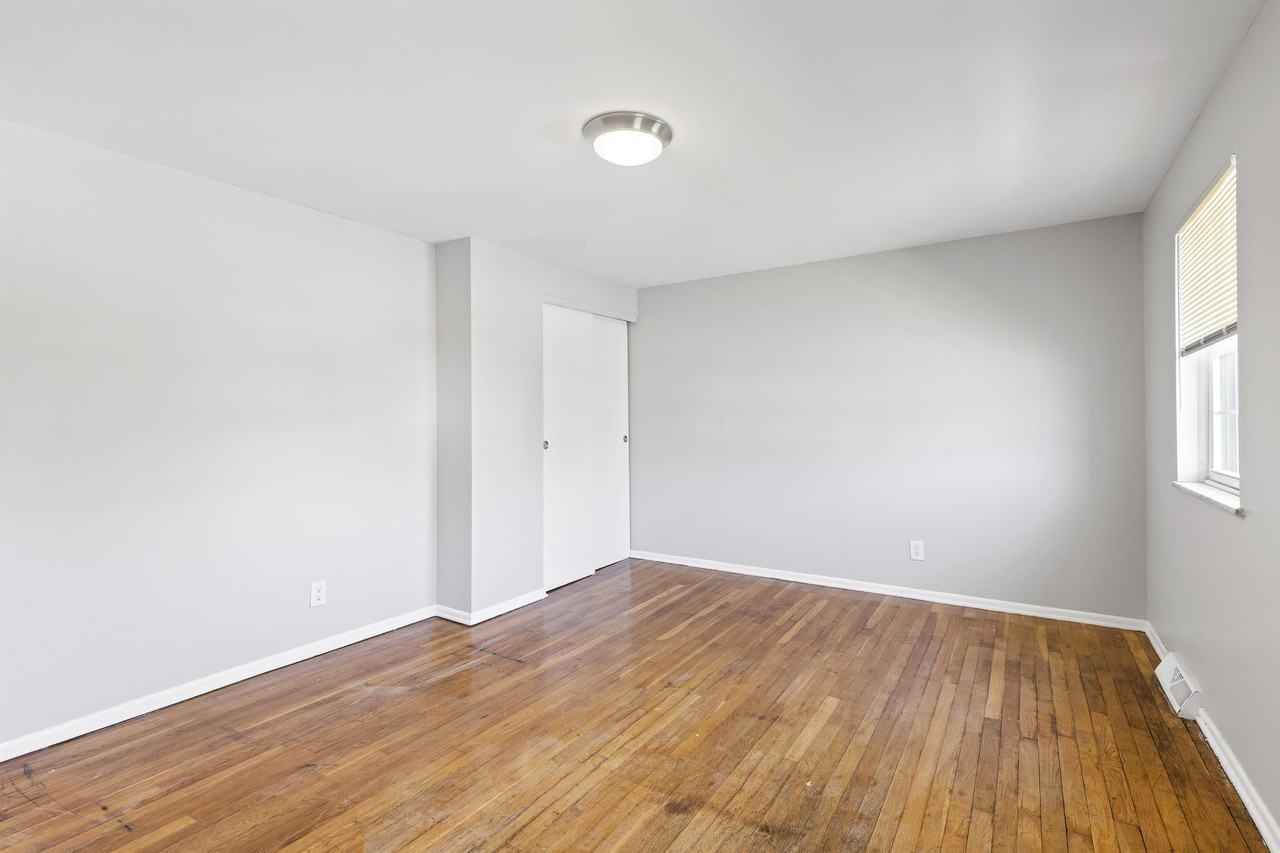 Oakland Park Ct #1895A - Photo 3 of 10