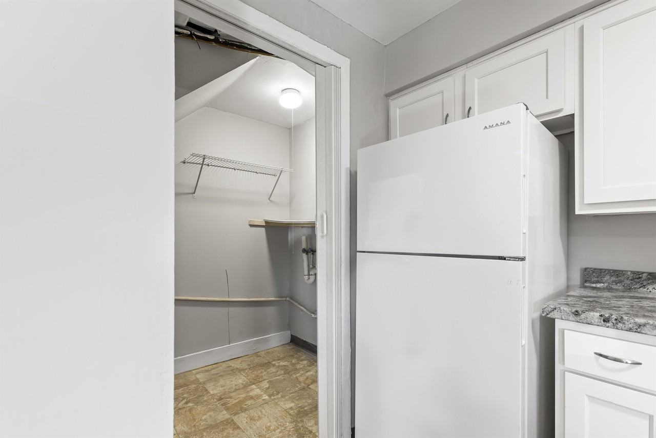 Oakland Park Ct #1895A - Photo 4 of 10