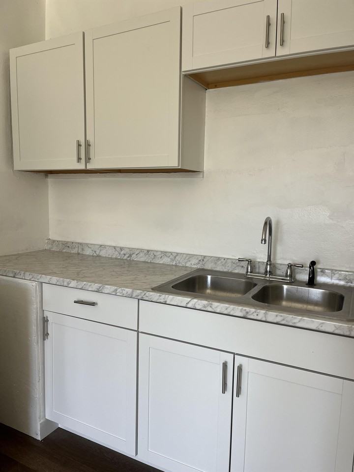 2409 Winston Ave #C - Photo 6 of 12