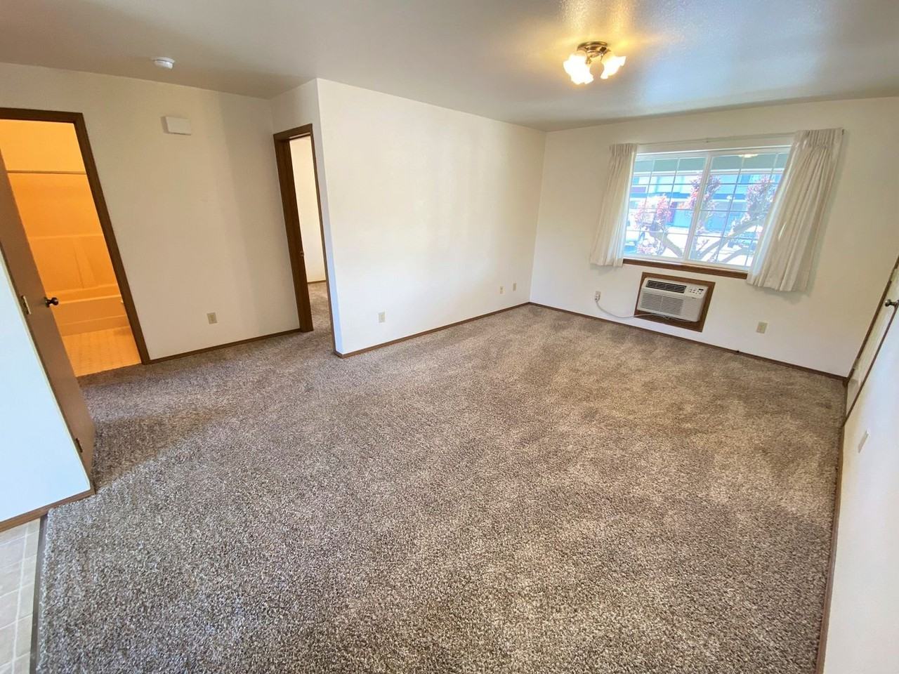 Chateau Alder - Photo 4 of 50