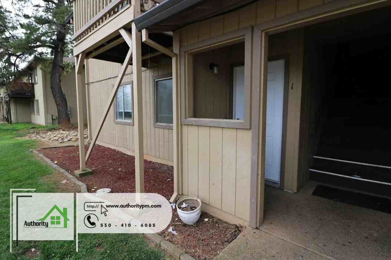 3016 Catalpa Ct. - Photo 3 of 16