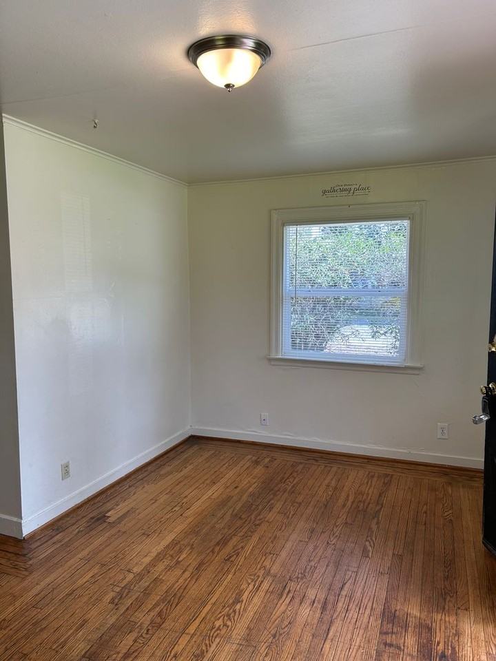 1145 Hazel St - Photo 3 of 17