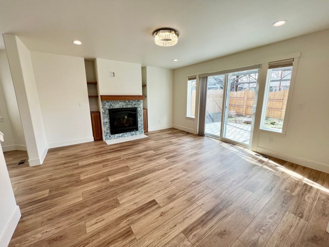 699 Nw Florida Ave - Photo 2 of 24