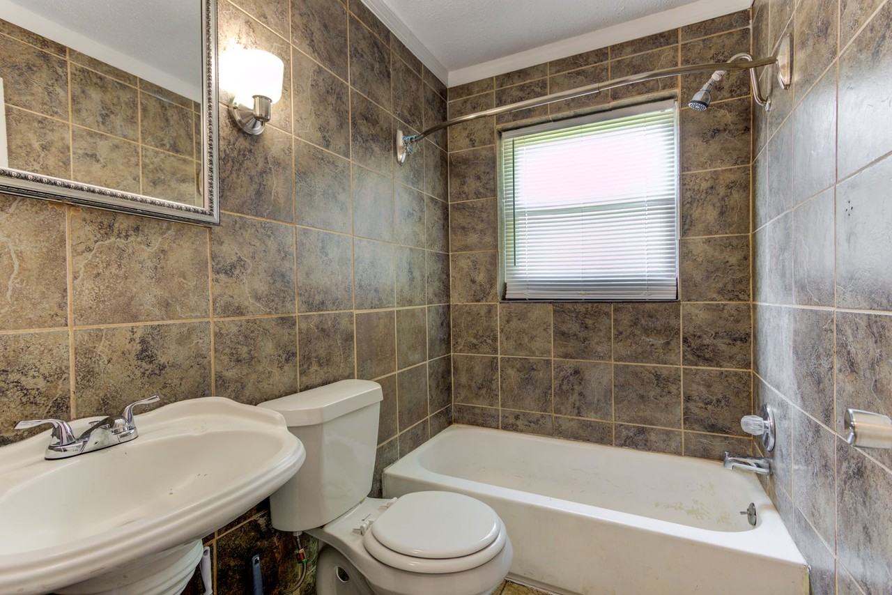 311 N 41st St - Photo 3 of 14