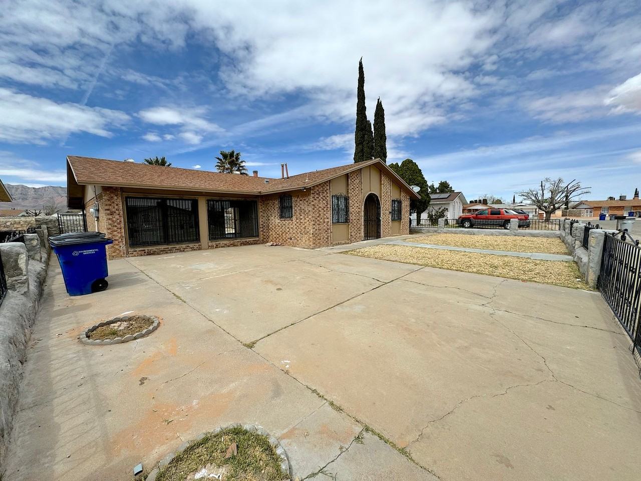 5313 Plainview Dr - Photo 2 of 28