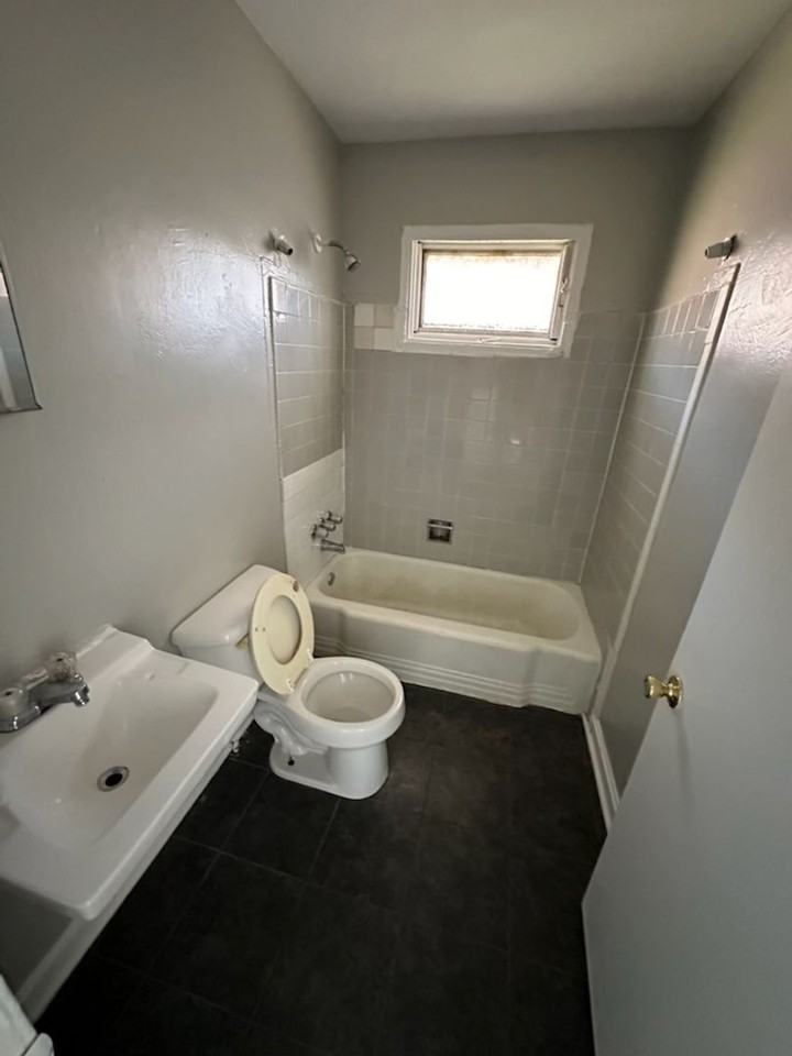 1439 Clark Ave #D - Photo 4 of 6