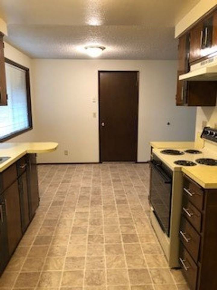 SUN 10- 2 Bedroom/1 Bath Duplex - Photo 2 of 14