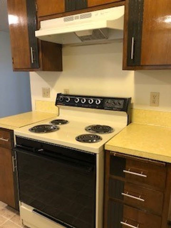 SUN 10- 2 Bedroom/1 Bath Duplex - Photo 3 of 14