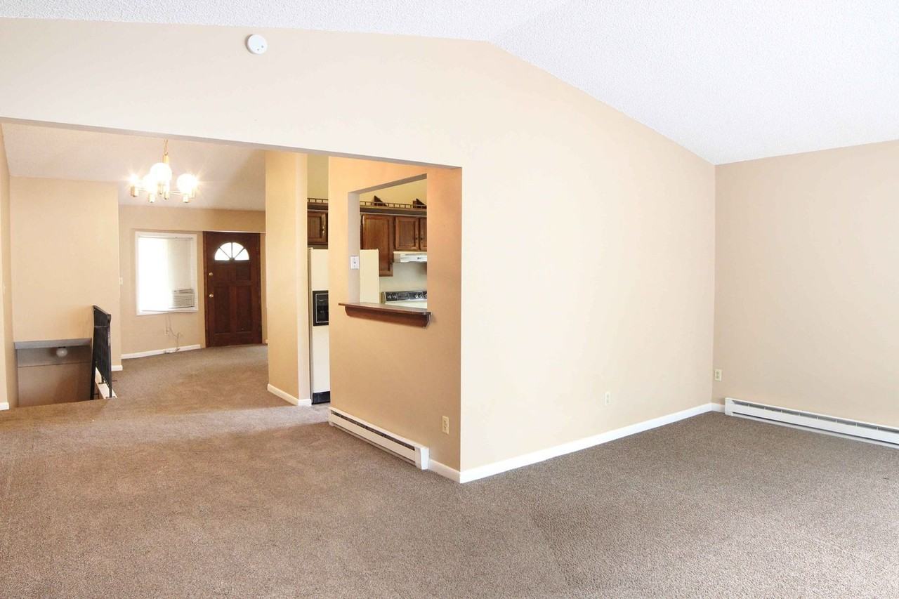 1209 Montgomery St - Photo 3 of 18