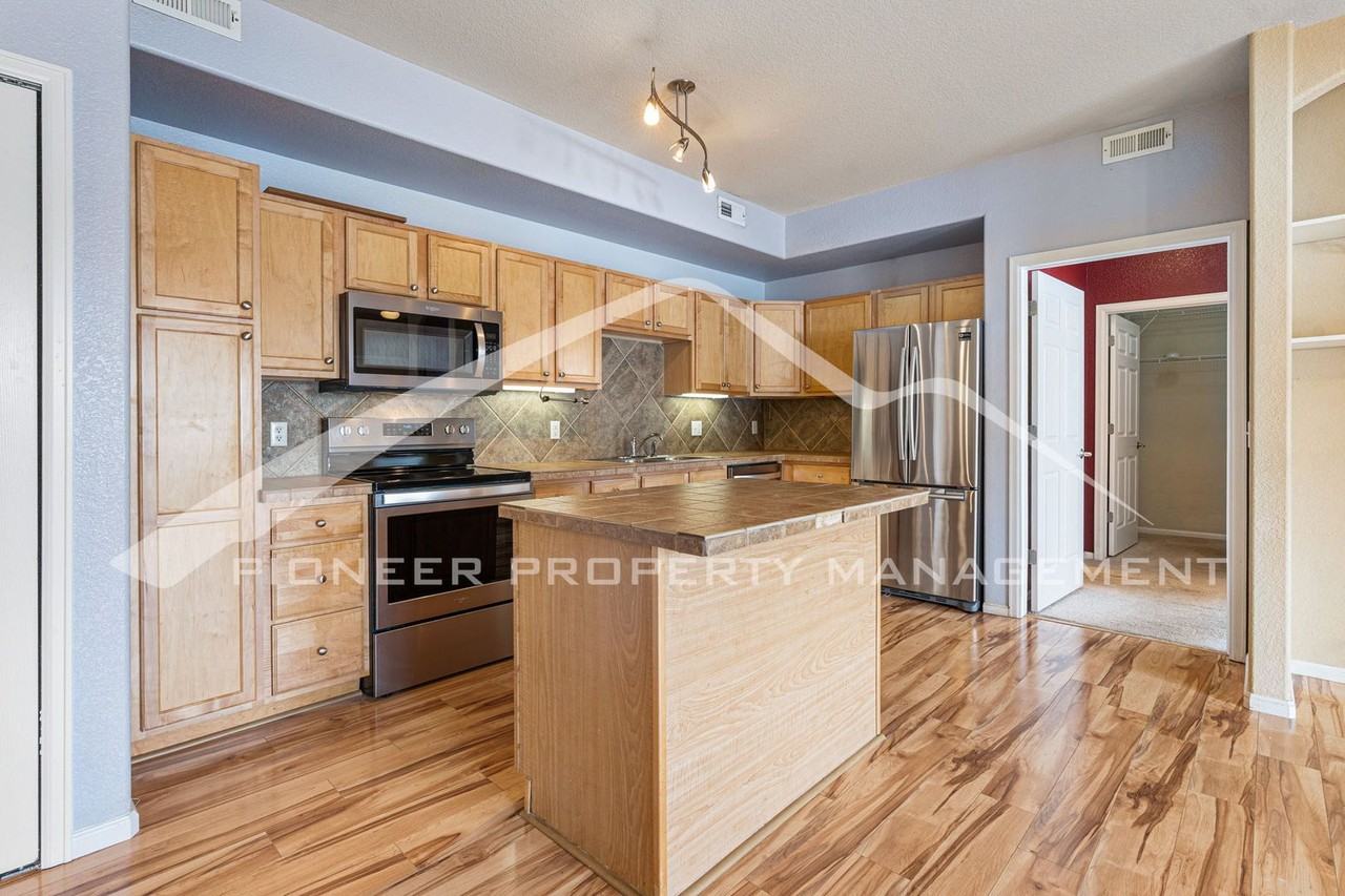 22960 E Roxbury Dr #A - Photo 5 of 18