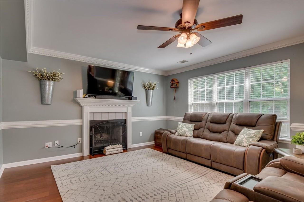 1156 Parkside Trl - Photo 3 of 46