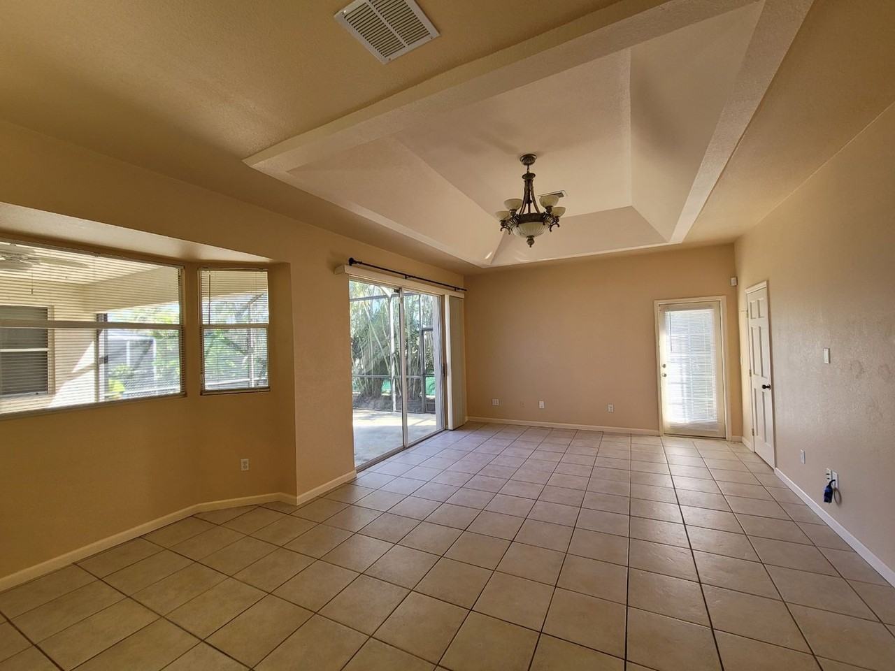 3323 Sw 27th Pl - Photo 6 of 25