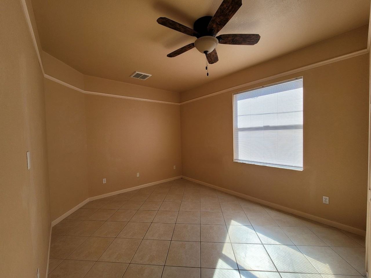 3323 Sw 27th Pl - Photo 5 of 25
