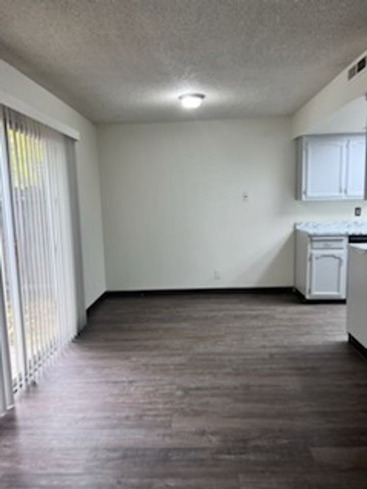 261 W Alexander Ave - Photo 2 of 15