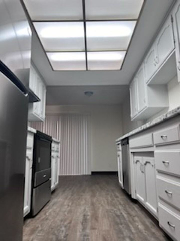 261 W Alexander Ave - Photo 4 of 15