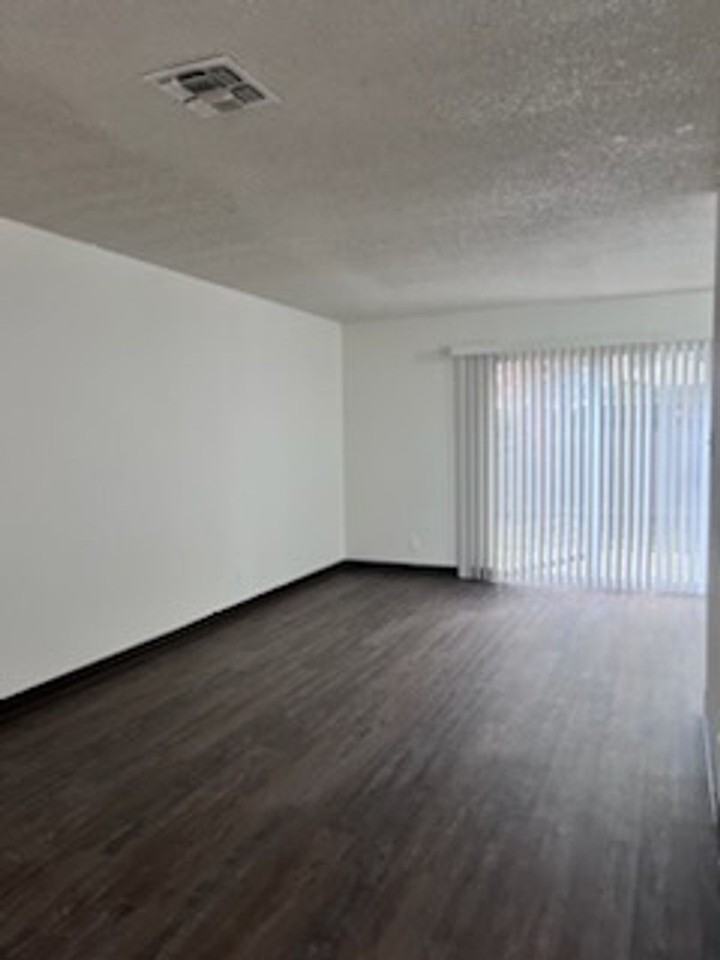 261 W Alexander Ave - Photo 3 of 15