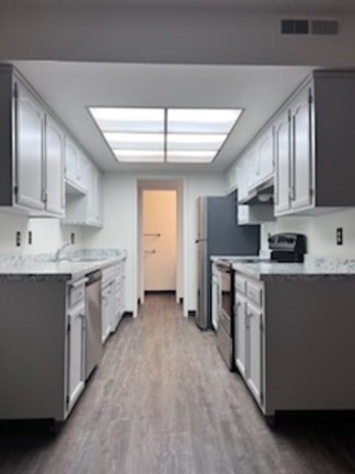 261 W Alexander Ave - Photo 5 of 15