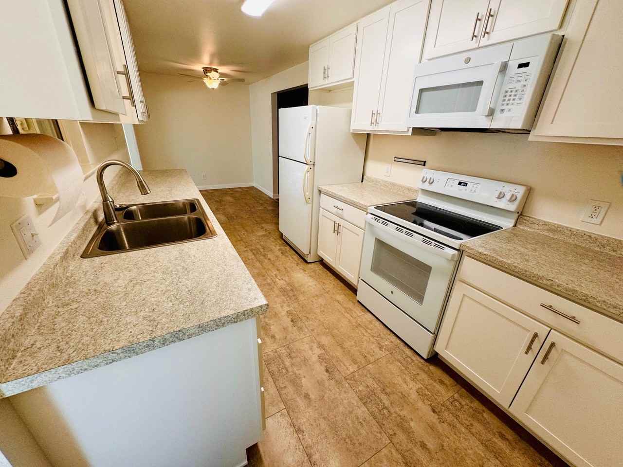 401 Tedmon Dr - Photo 3 of 15