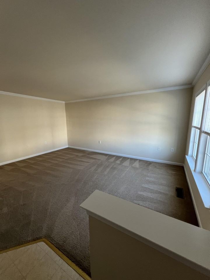 41 Litchfield Ln E #1 - Photo 3 of 25