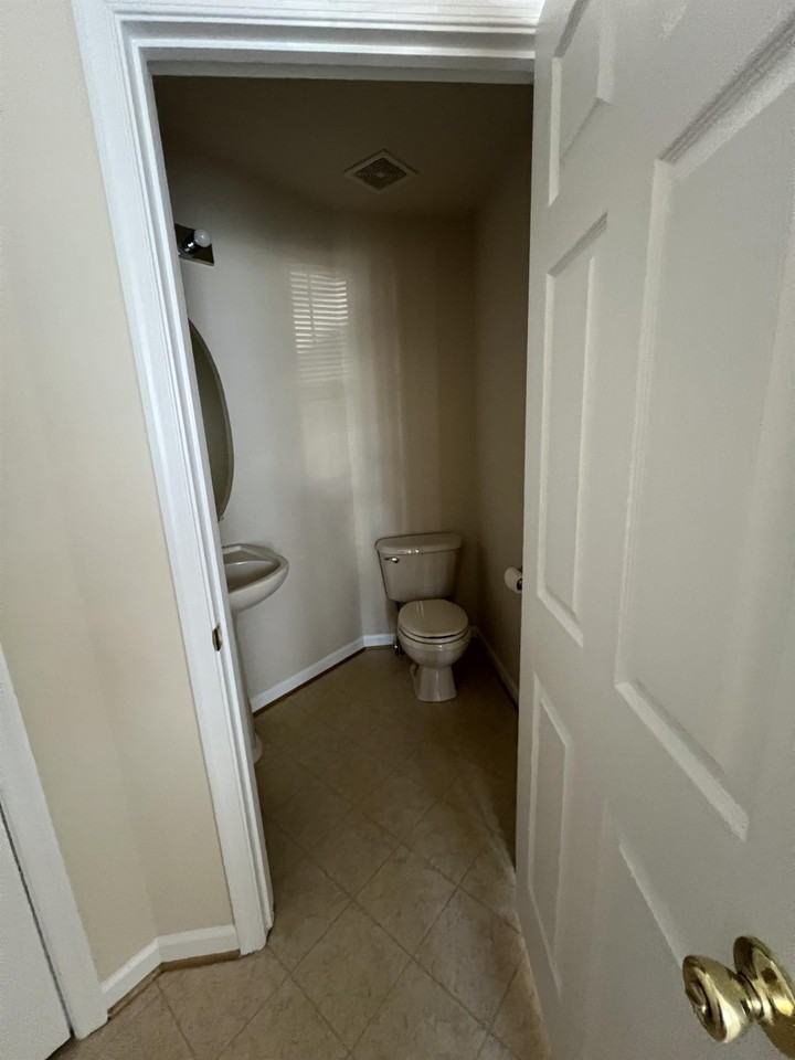 41 Litchfield Ln E #1 - Photo 2 of 25