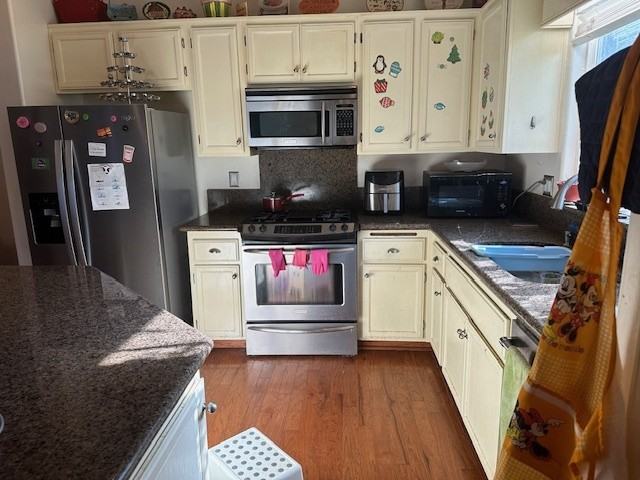 305 Barkine Ct - Photo 3 of 17