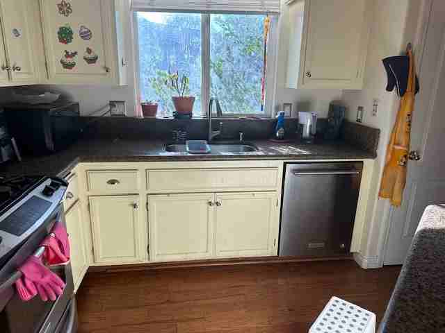 305 Barkine Ct - Photo 2 of 17