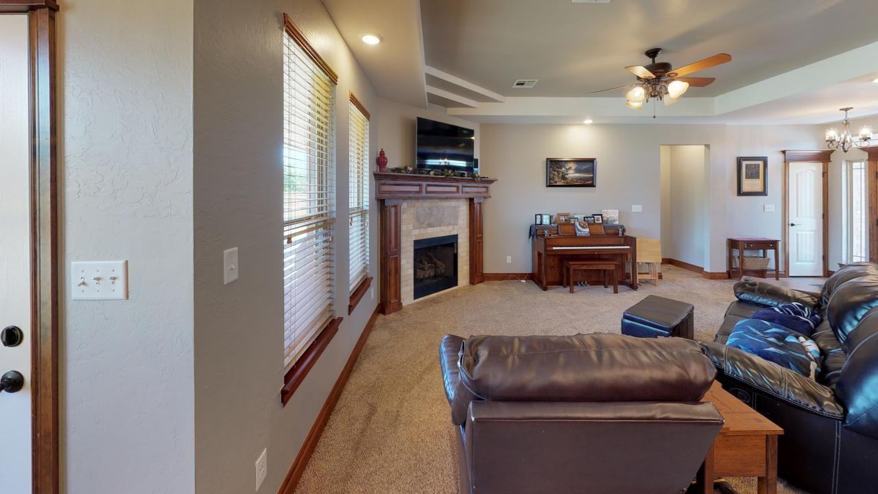 1211 Baybrook Dr - Photo 3 of 22