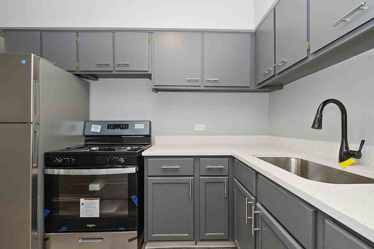 7806-7812 S Troy - Photo 4 of 18