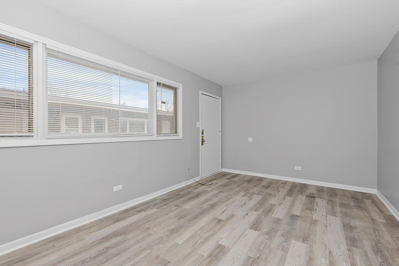 7806-7812 S Troy - Photo 7 of 18