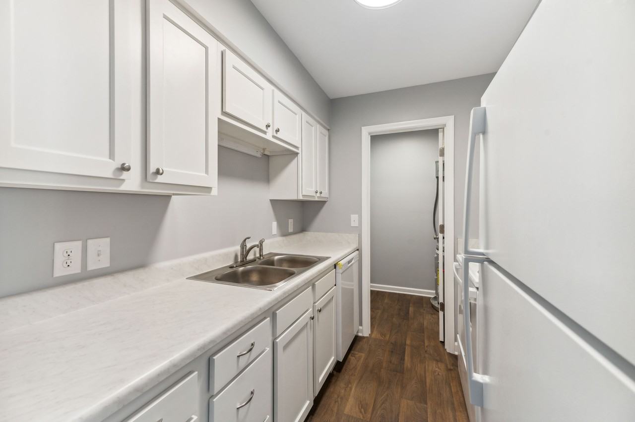 Hillcrest - Photo 4 of 15