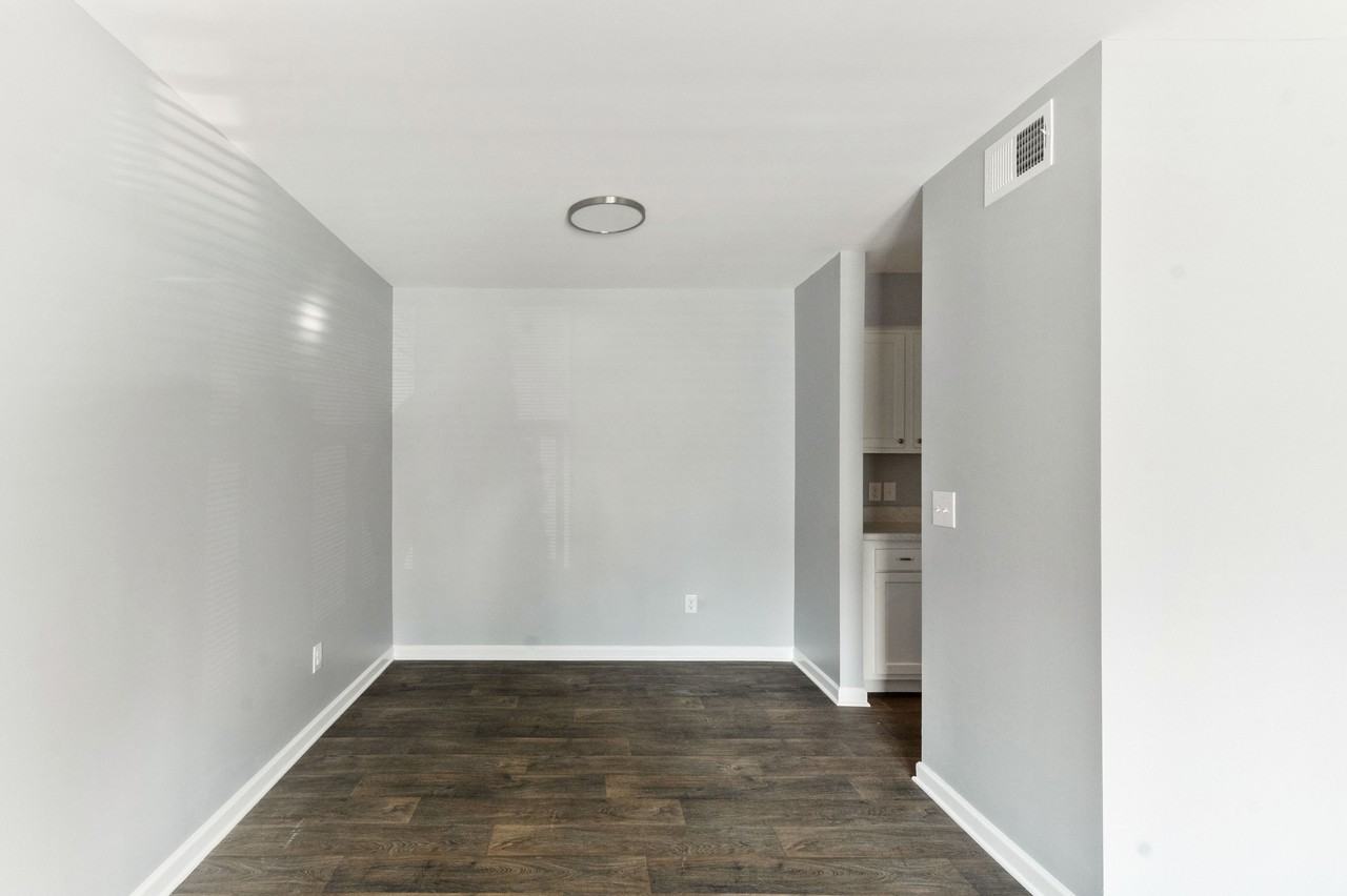 Hillcrest - Photo 3 of 15