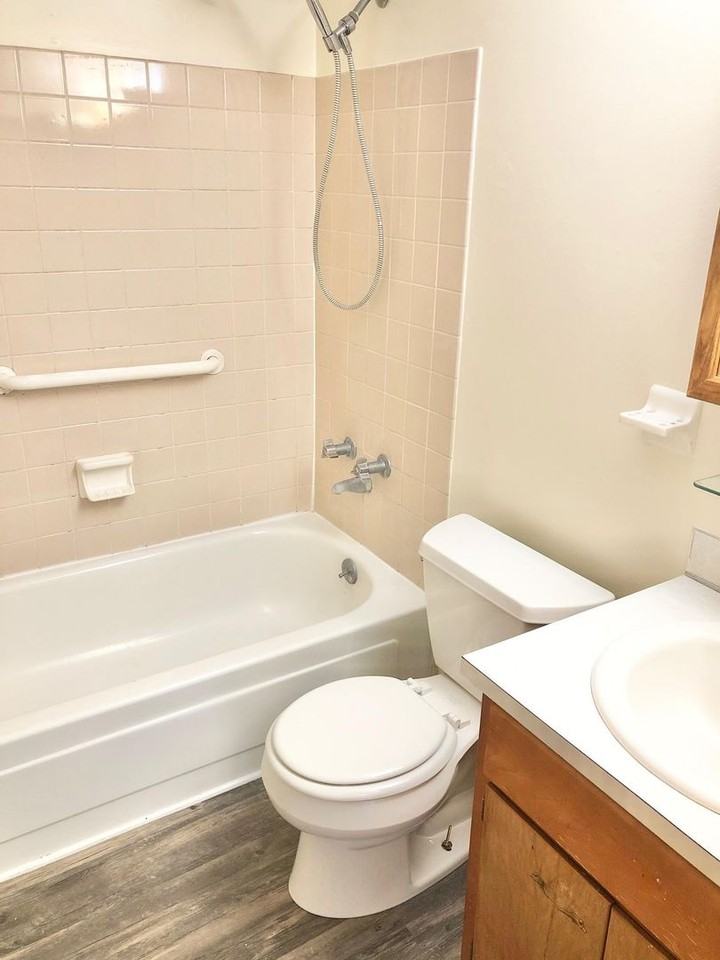 1886 Chapelwood Dr Building 12 - Photo 2 of 9