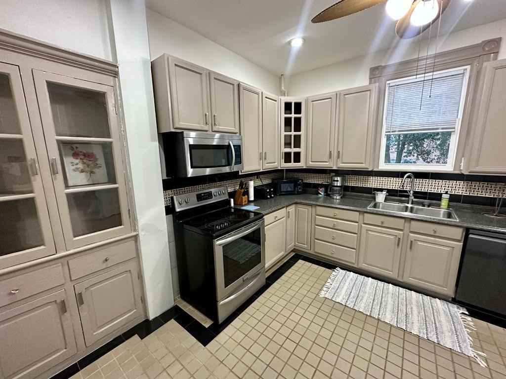 210 Cleveland Ave #A - Photo 3 of 9