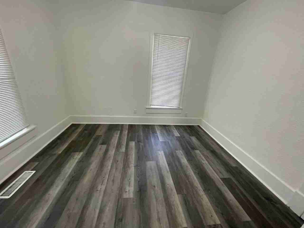 210 N Ash St - Photo 4 of 11