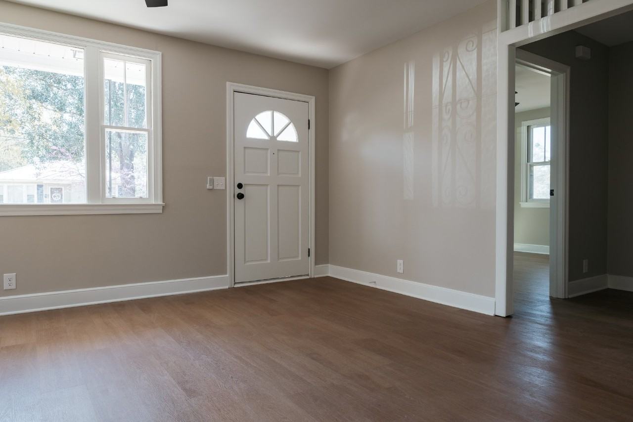 332 Guilford St - Photo 5 of 33